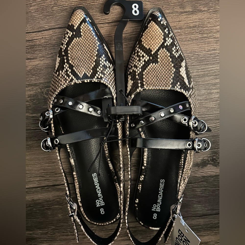 No Boundaries Women's Black and Brown Snake Print Flats